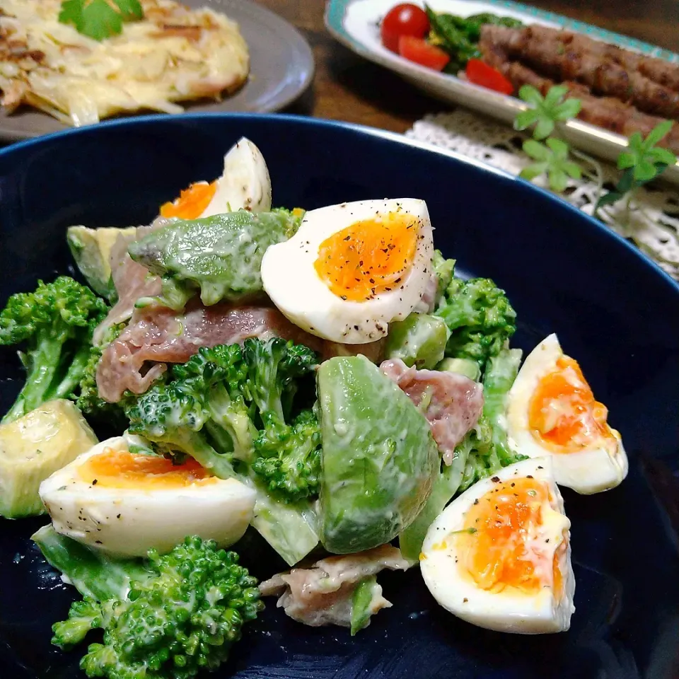 ユッキーさんの料理 アボカドとブロッコリーのサラダ🥗|とまと🍅さん