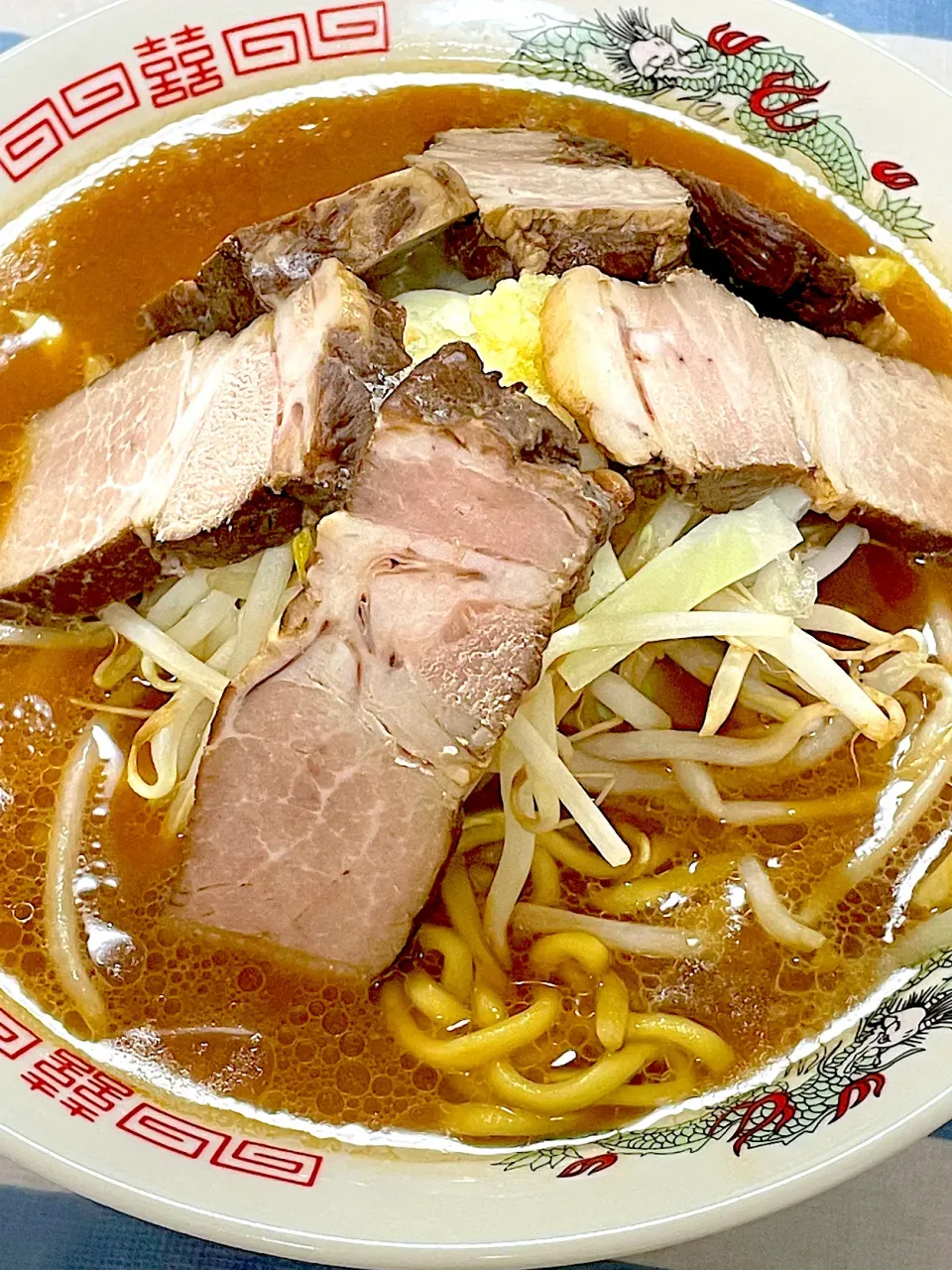 ダイソー龍のラーメン丼150円購入記念マルちゃん黄色のZUBAAANアレンジ自作の焼豚でこぶたW|カピバラおやじさん