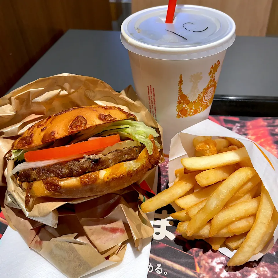 Snapdishの料理写真:アグリービーフバーガーセット|T. Wonderさん