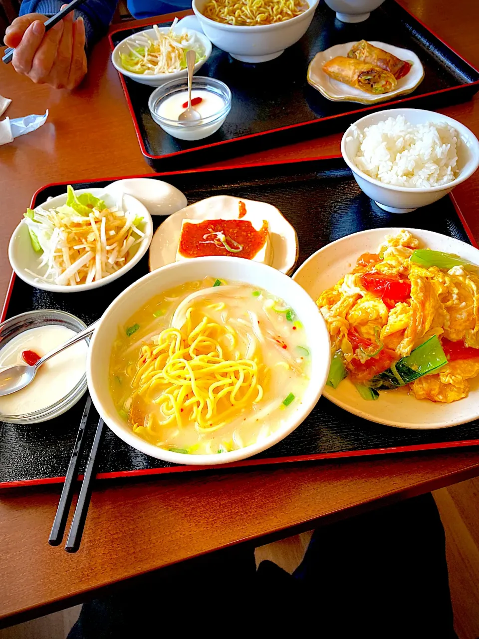 台湾ラーメン、麻婆茄子、鳥の唐揚げ、大根サラダ、ごはん、杏仁豆腐|yakinasuさん