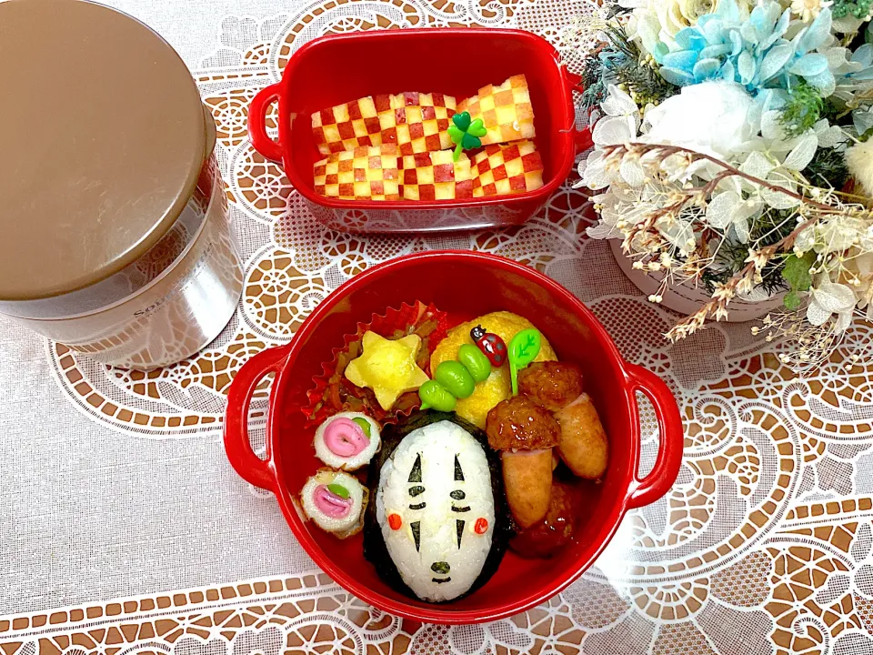 2022.4.20はカオナシのおにぎり弁当🌸|makoさん