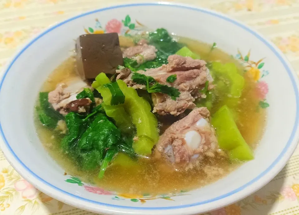 Bitter Gourd Soup with Pork Ribs|🌿Veerapan Mu🌿さん