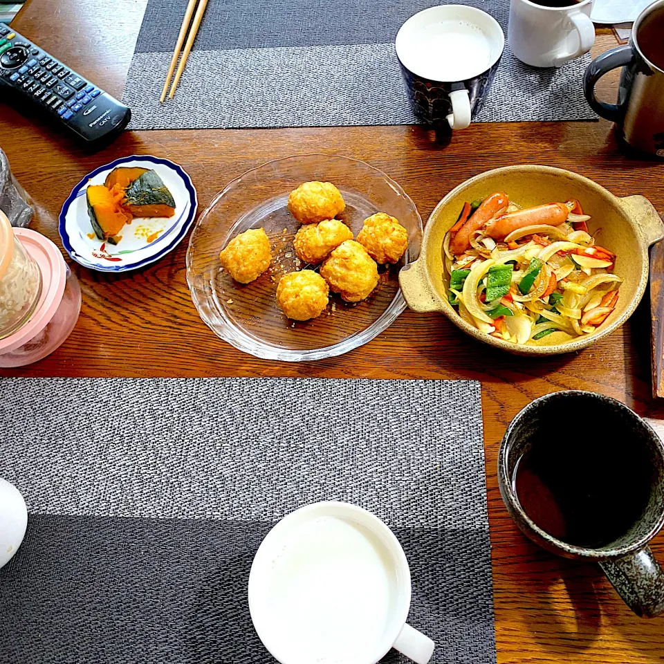 鶏肉の塩唐揚げ、ソーセージと野菜の炒め物、クリームスープ|yakinasuさん