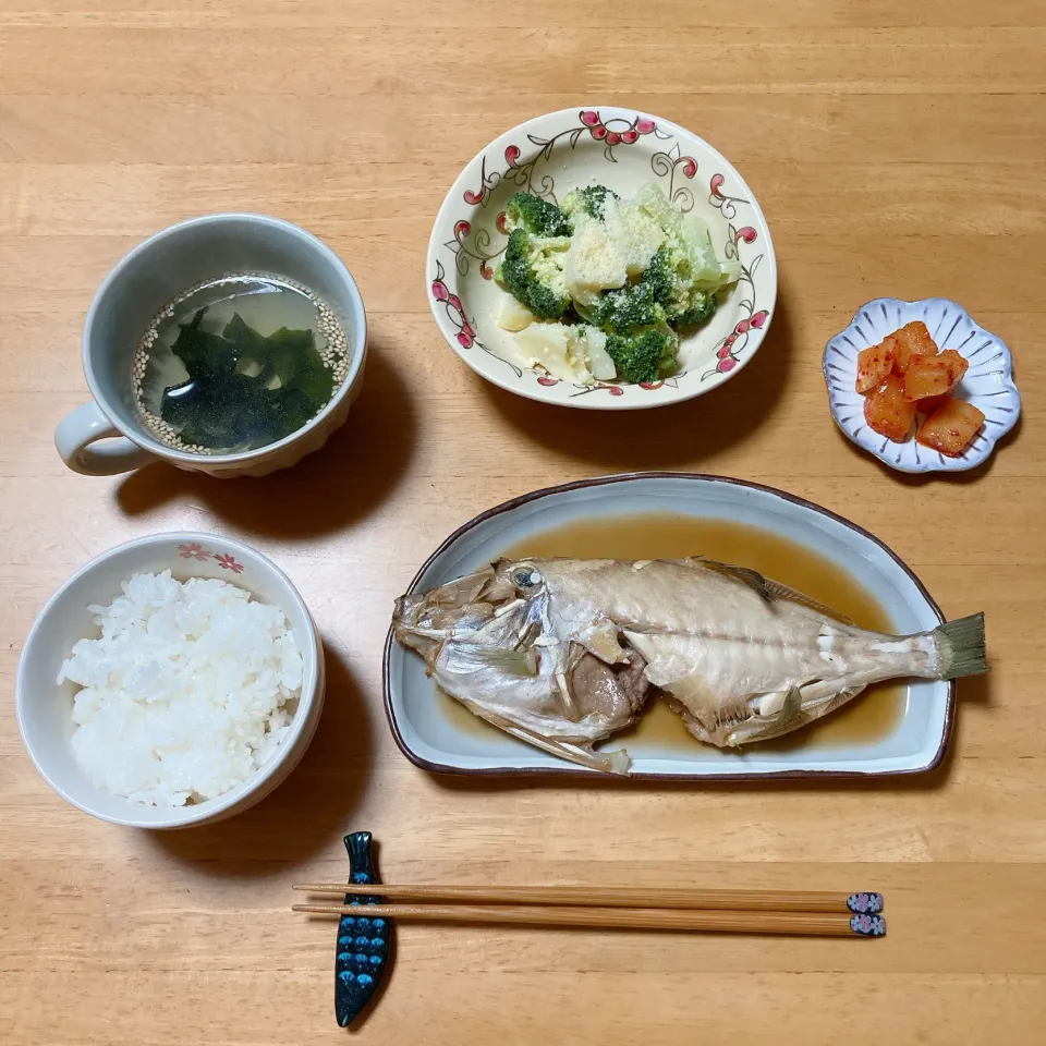 Snapdishの料理写真:うまづらはげの煮付けとじゃがいもと　ブロッコリーのチーズ和え🥔🥦🥢|ちゃみこさん