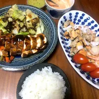 Snapdishの料理写真:コストコのさくら胸肉を使って鳥チャーシューとシーフード。明太ばらこマヨディップ。アボカドディップ|ゆうゆうさん