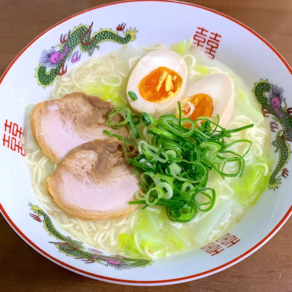 バリカタ豚骨ラーメン☆手作り味玉で|appiさん