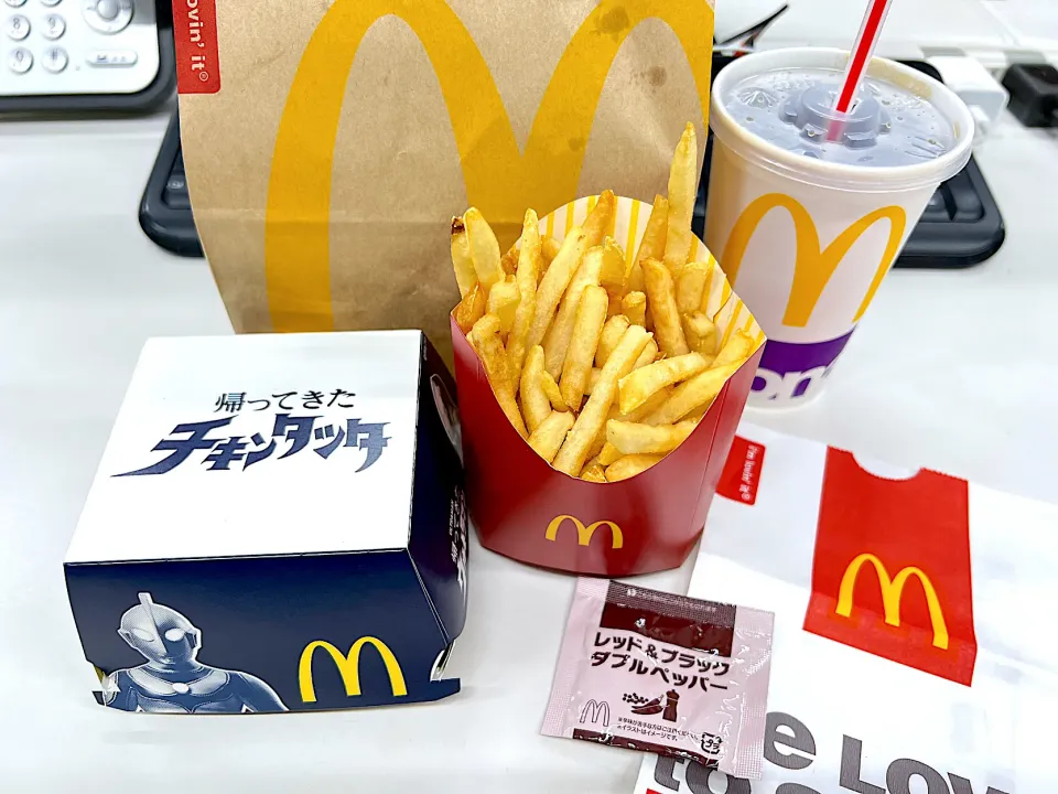 今日のお昼はチキンタツタ🍔🍟🥤|yokoさん