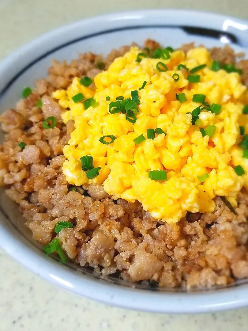 鶏そぼろ丼|ぱんだのままんさん