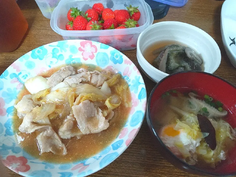 豚バラ白菜
ナスのみぞれ煮
キャベツと卵の味噌汁
いちご|尚さん