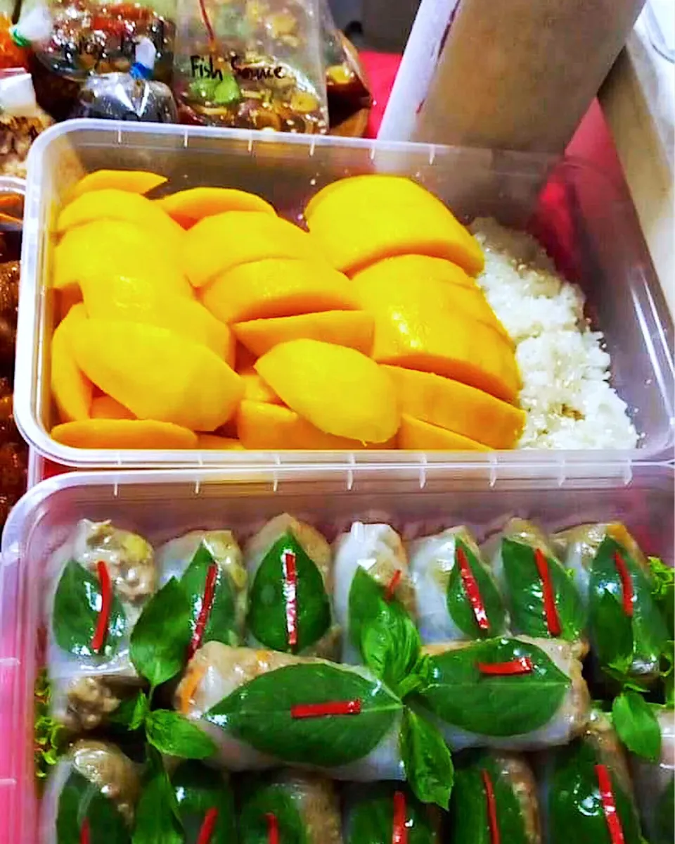 Thai mango sticky rice. Fresh spring rolls.|Popさん