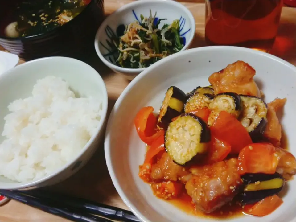 鶏肉となすとトマトの甘酢だれ|はるさん