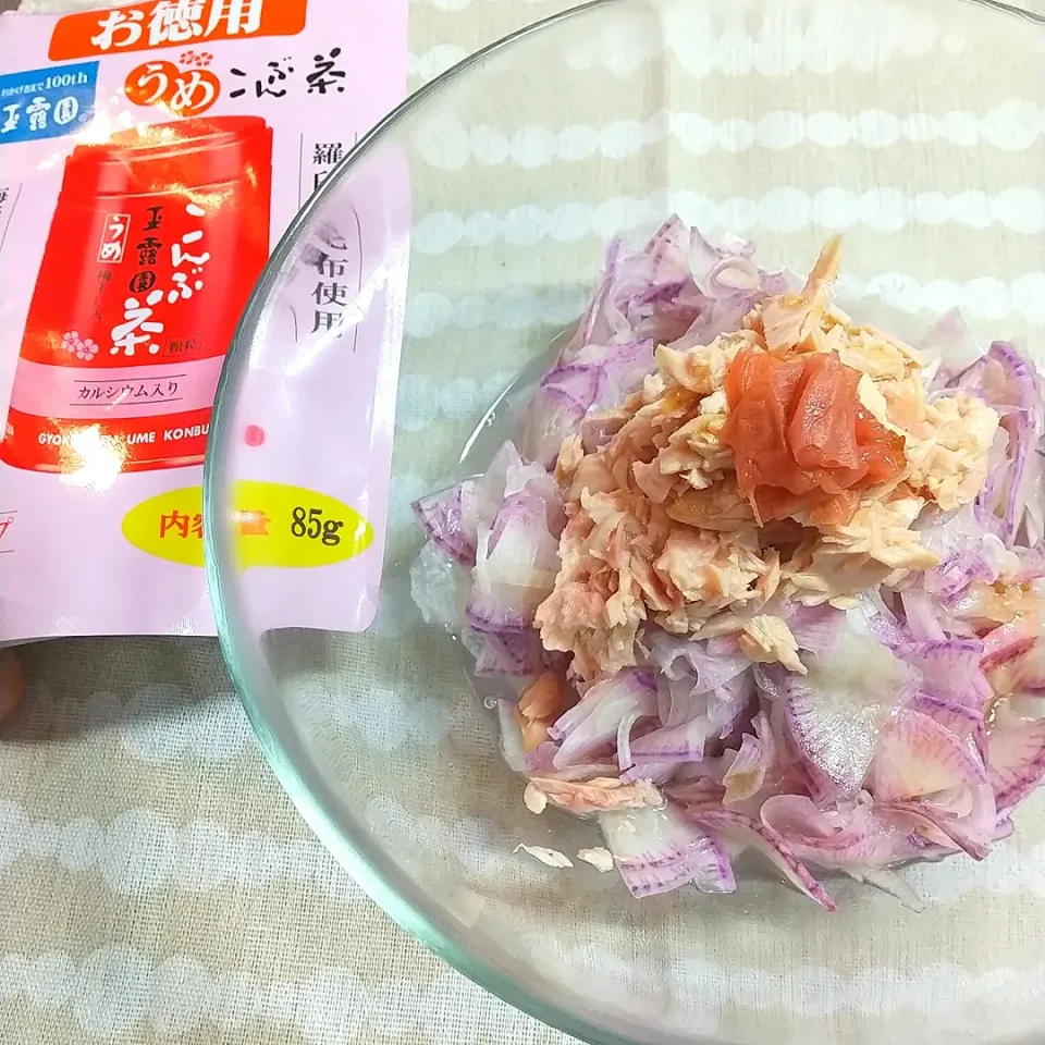 紫だいこんと新玉ねぎの
梅ツナ🐟サラダ🥗|manmalさん