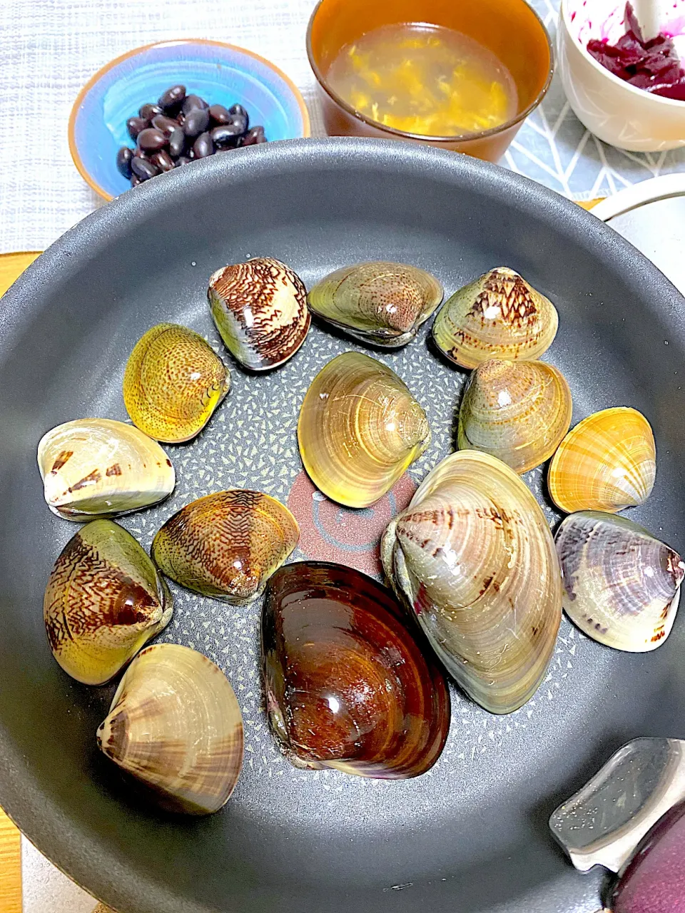 焼きはまぐり🐚一つだけ違う貝がいます🐚|1614さん