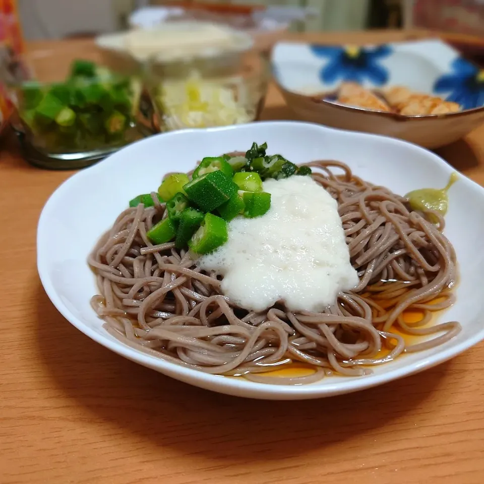 Snapdishの料理写真:【夜ごはん】
冷やしとろろそば
冷奴、ささみ|Rie*さん