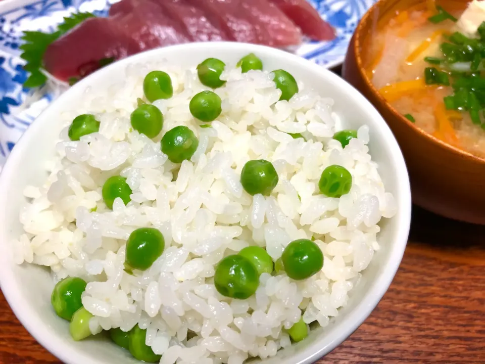 Snapdishの料理写真:初めてのグリーンピース栽培で豆ごはん|Cuisineさん