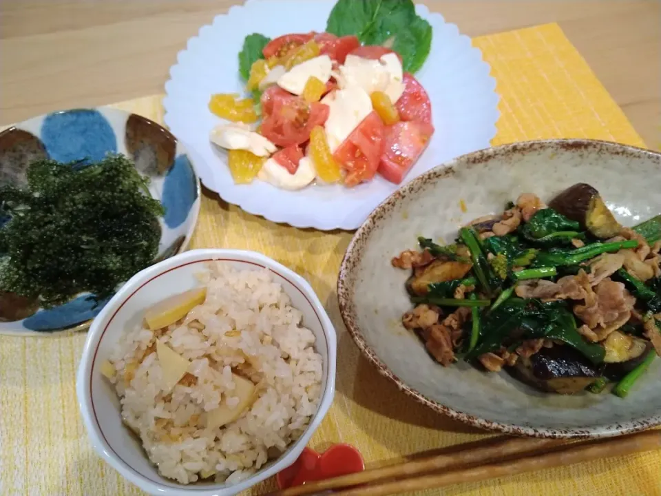 Snapdishの料理写真:✿ たけのこ炊き込みご飯
✿ 茄子と豚こま、折り菜の中華味噌炒め
✿ 沖縄海ぶどうの酢物
✿ トマトとモツァレラチーズと八朔のカプレーゼ|A-YA-YA-YAさん