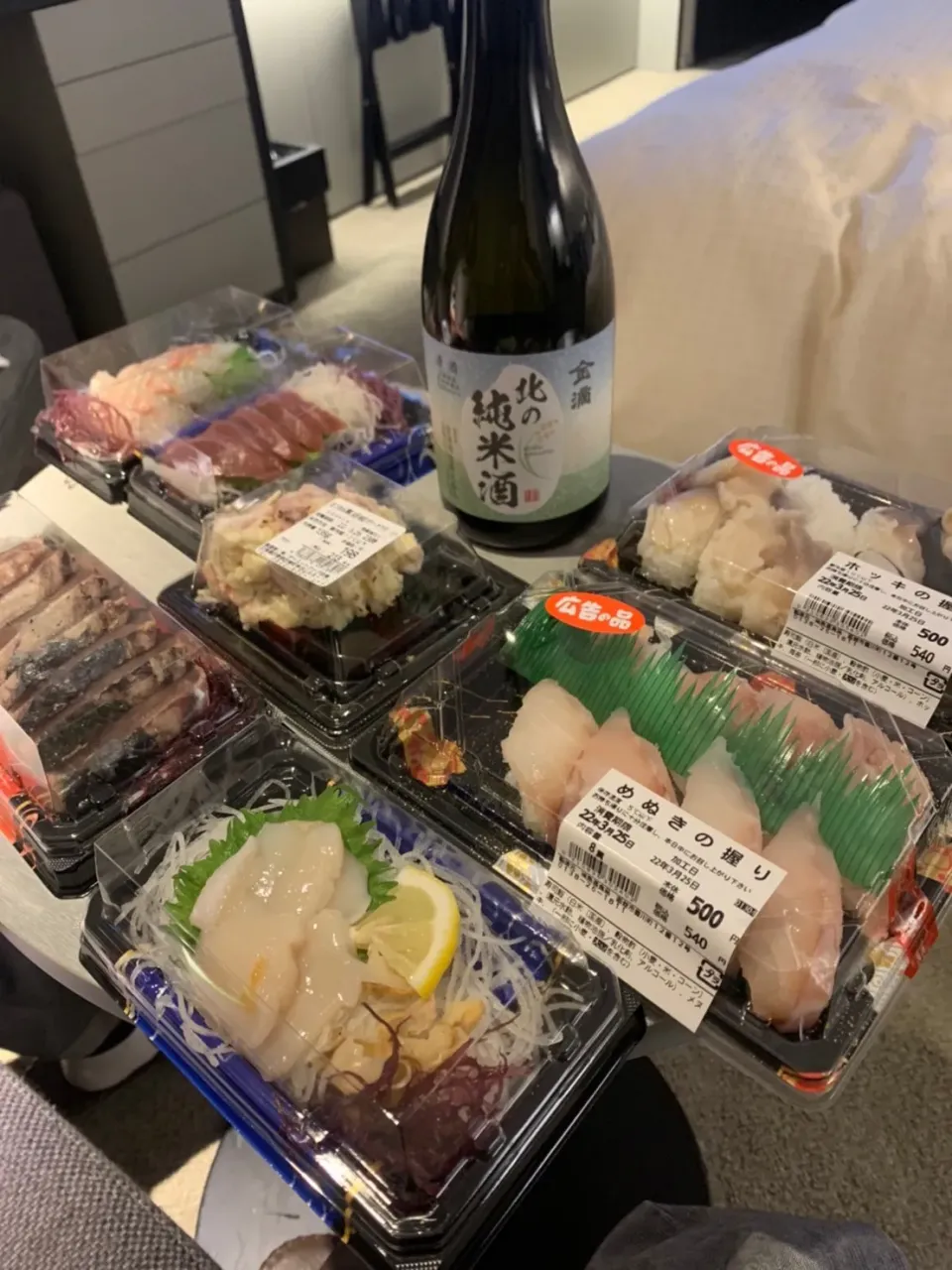 Snapdishの料理写真:函館の海鮮市場で購入　お刺身は4パックで¥1,000！|norma’sさん