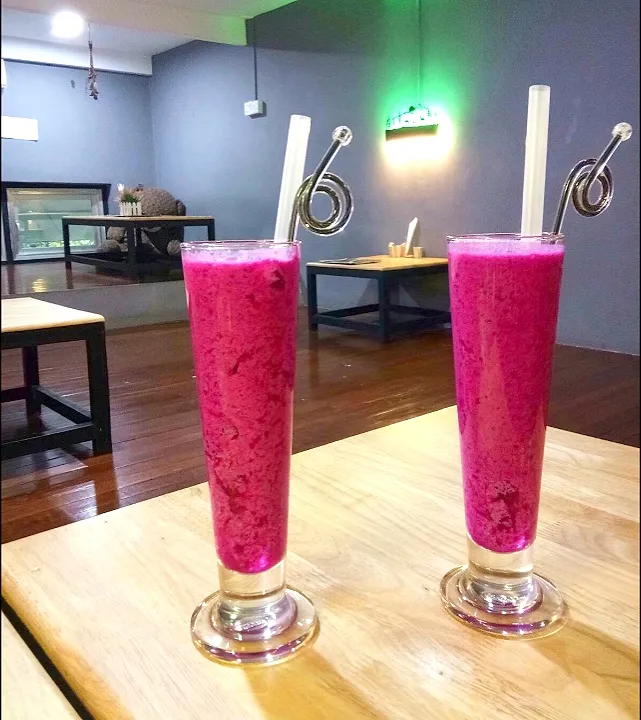 Dragon Fruit Smoothies|Shwe Htetさん