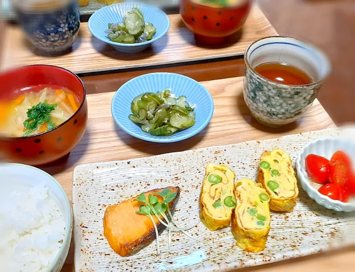 休日の朝ごはん🍚|びせんさん