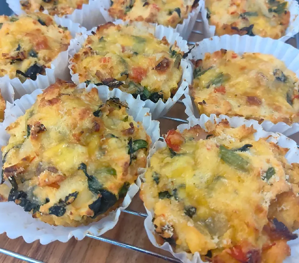 yorikoさんの料理 👑新玉ねぎマフィン👑               新玉ねぎ、ベーコン、チーズでおかずなマフィン♪ Spring Onion Muffin(Spring onion, Bacon, and Cheese)|まゆみさん