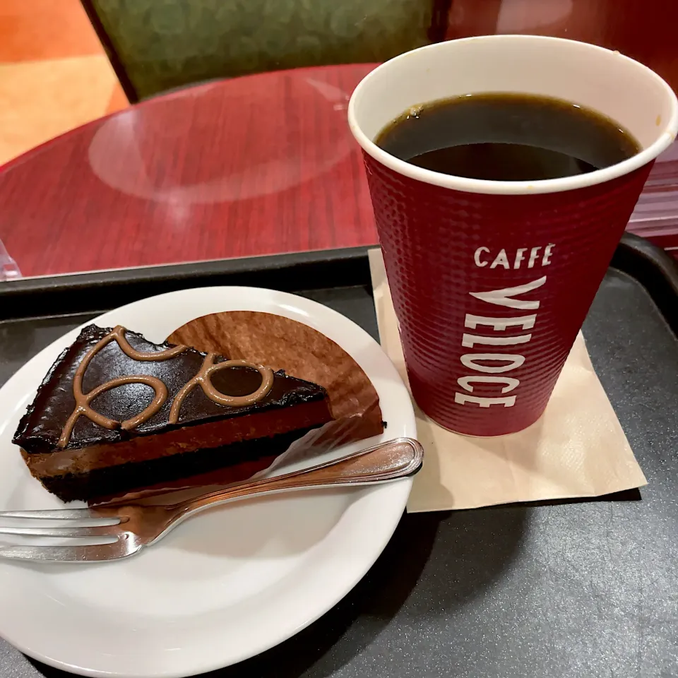 Snapdishの料理写真:チョコレートケーキ w/ ブレンドコーヒー|T. Wonderさん