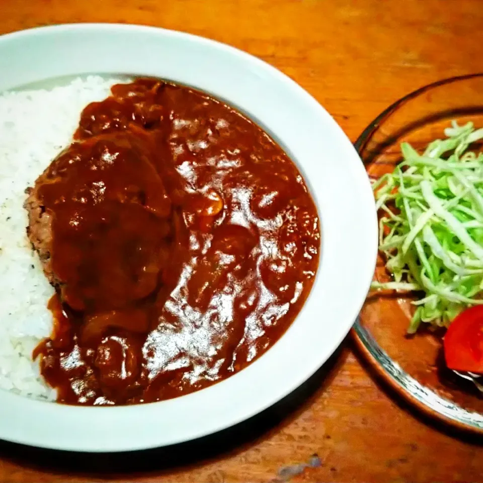 土曜日の晩御飯はハンバーグカレー。|kossyossさん