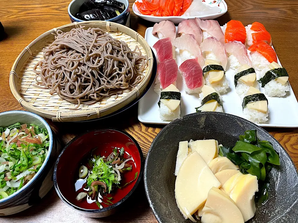 Snapdishの料理写真:若竹煮、握り寿司🍣|yummy tommyさん