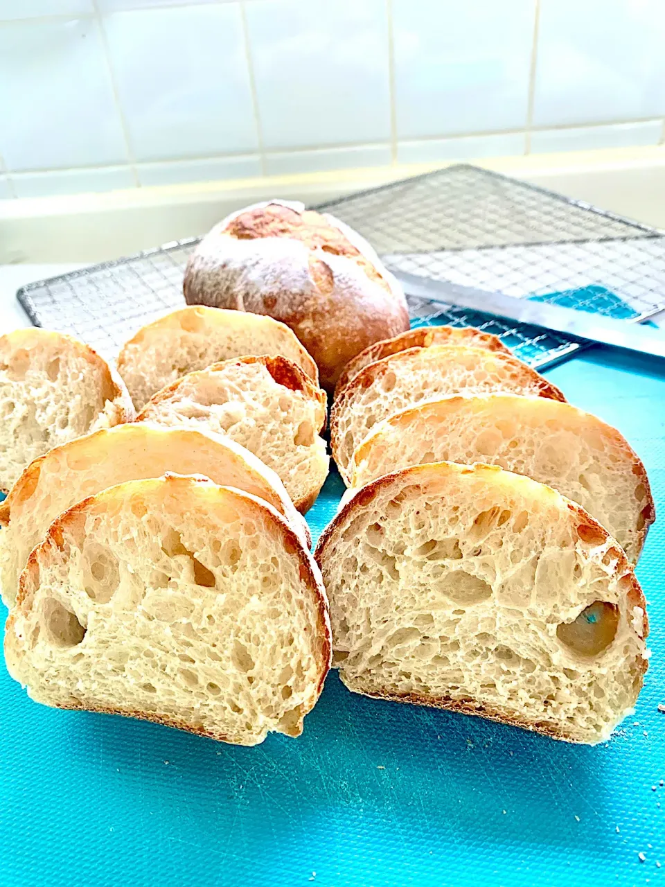 Snapdishの料理写真:Rustic Sourdough Bread|gonbenさん