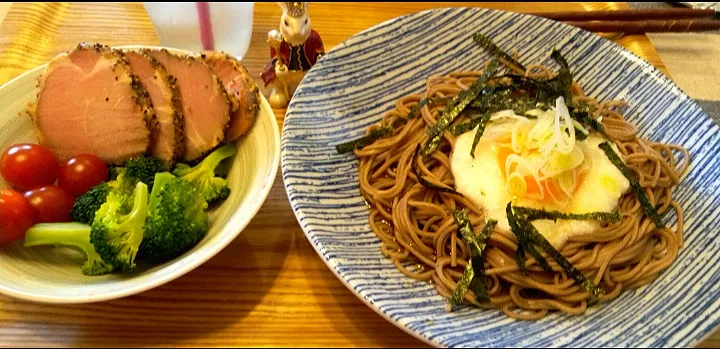 '22．4/24
とろろ蕎麦と自家製無添加ハムのサラダ😋|たえさん