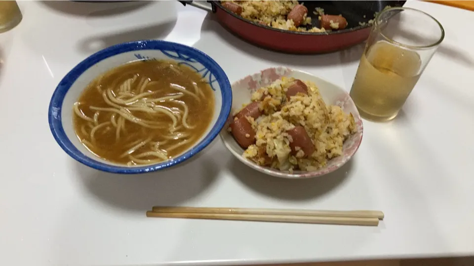 お昼ごはん(*´-`)母と娘はラーメンとチャーハン半分こ。長男ラーメン1.5杯チャーハン無し。次男ラーメン通常量、チャーハン2杯、パパラーメン1.5杯チャーハンカレー皿に大盛り🤣|Saharaさん