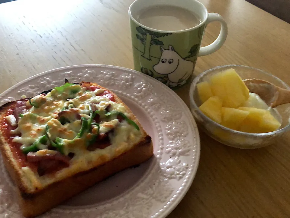 つばめパンでピザトースト🍕|さおりさん