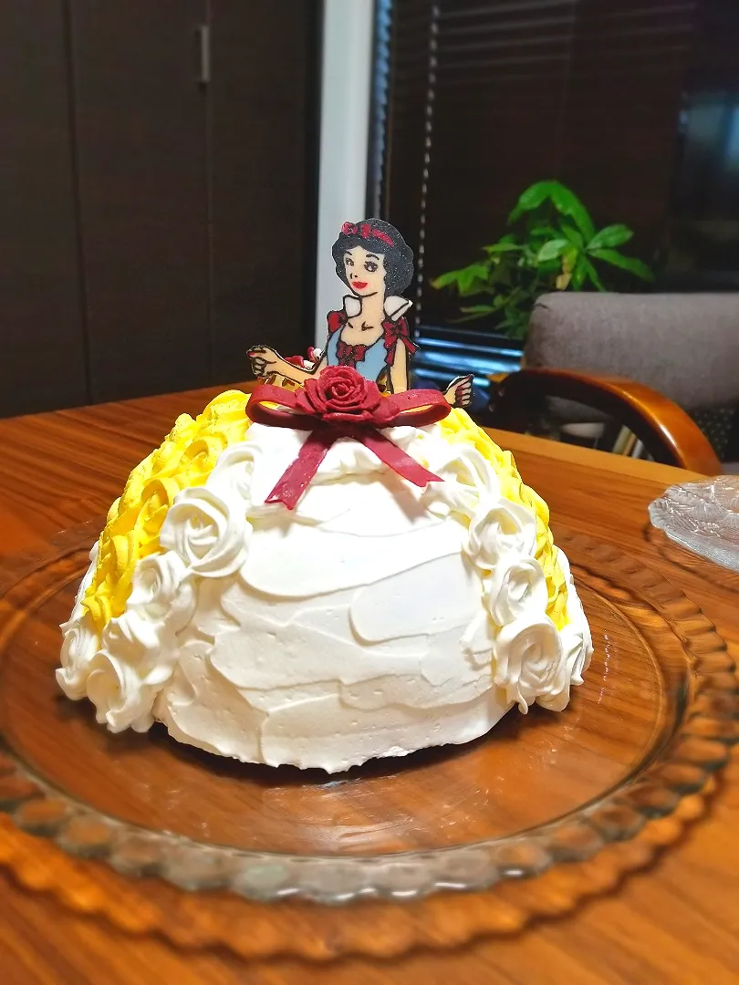 Snapdishの料理写真:次女５歳バースデーケーキ|ゆきこさん