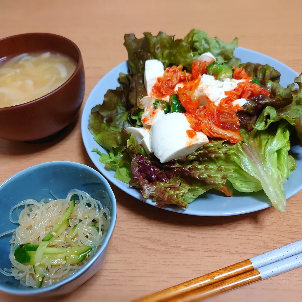 【夜ごはん】
豆腐とキムチのサラダ
春雨サラダ
みそ汁|Rie*さん