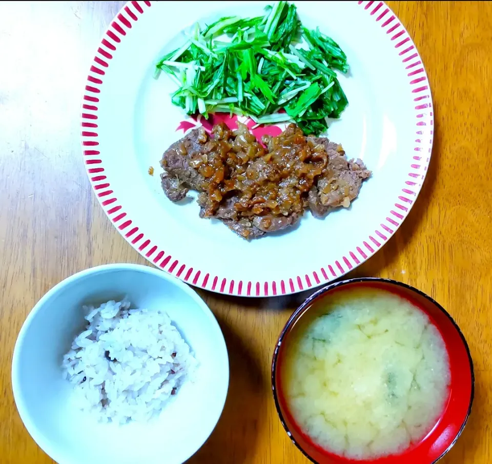 2022 0421　牛オニオンステーキ　水菜　豆腐とわかめのお味噌汁|いもこ。さん