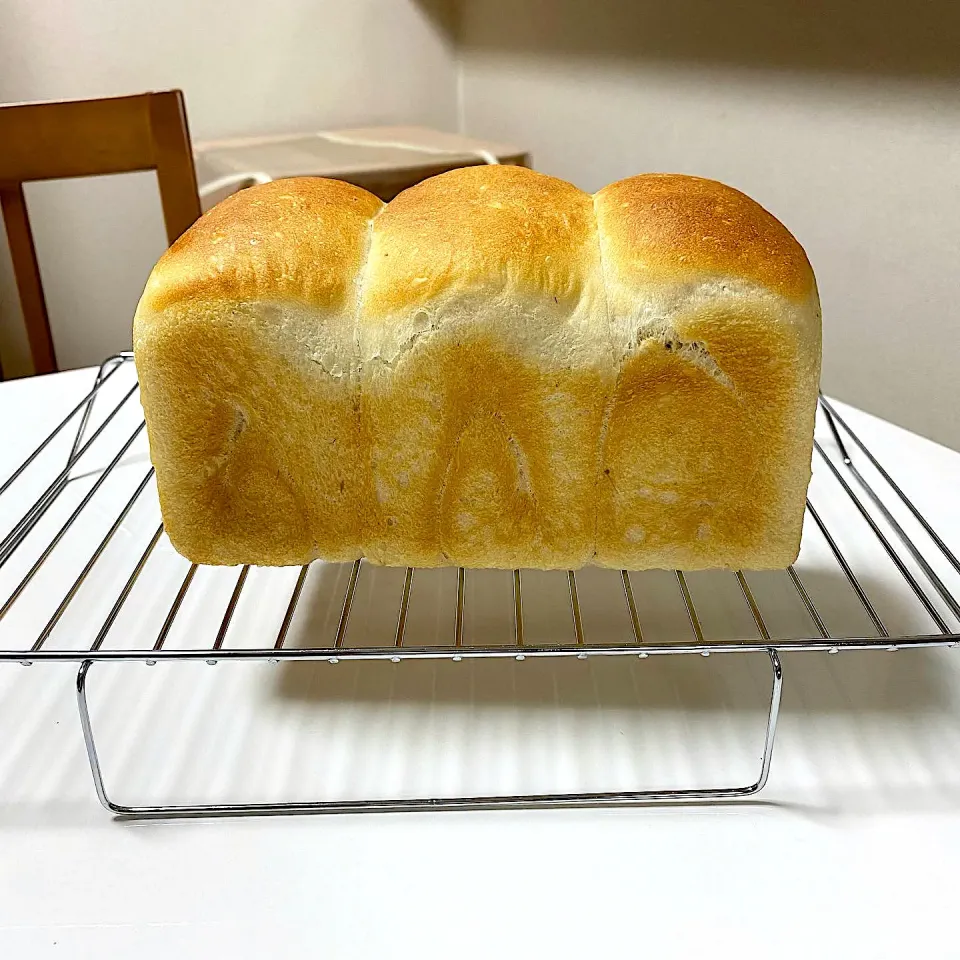 いちご酵母の食パン🍞|まゆみさん