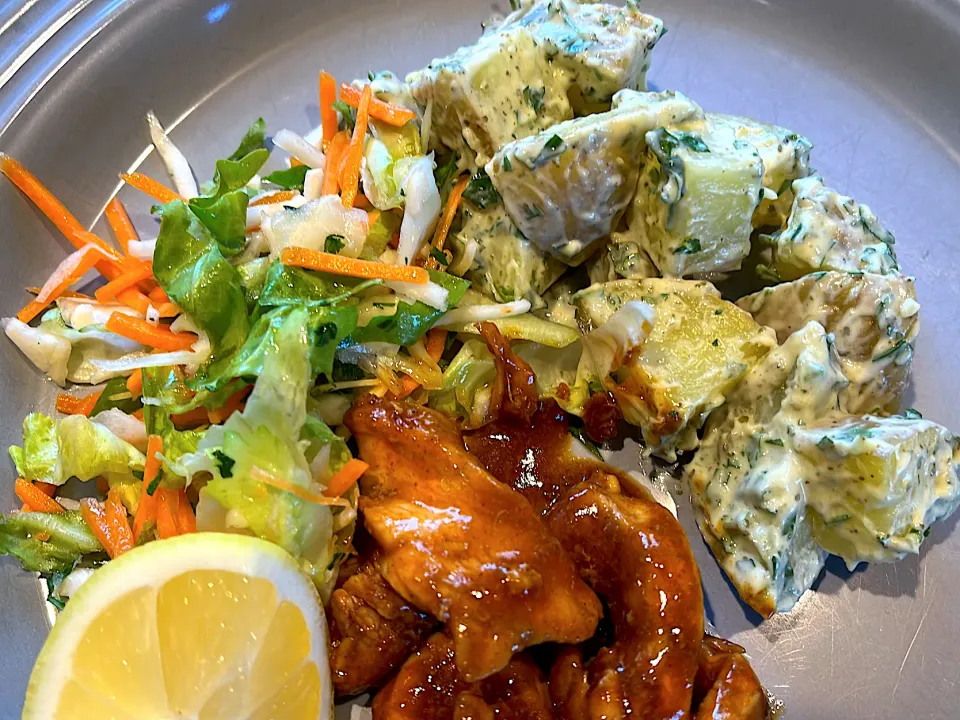 BBQ chicken, pesto potatoes and coleslaw|Everyday normal guyさん