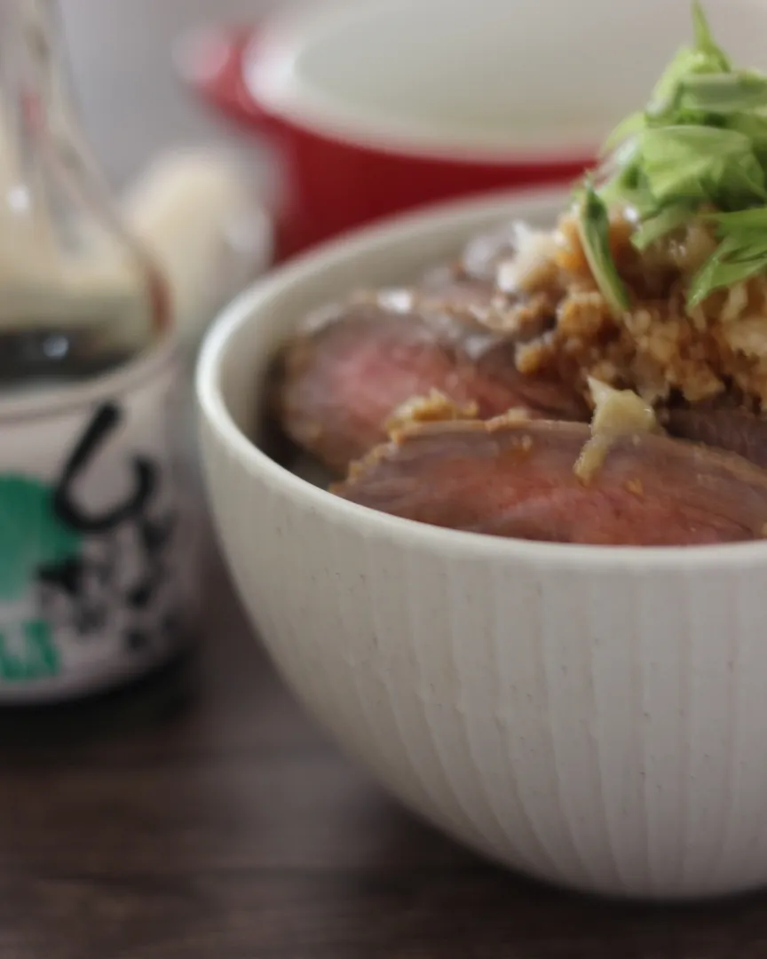 和風ローストビーフ丼|ちいさなしあわせキッチンさん