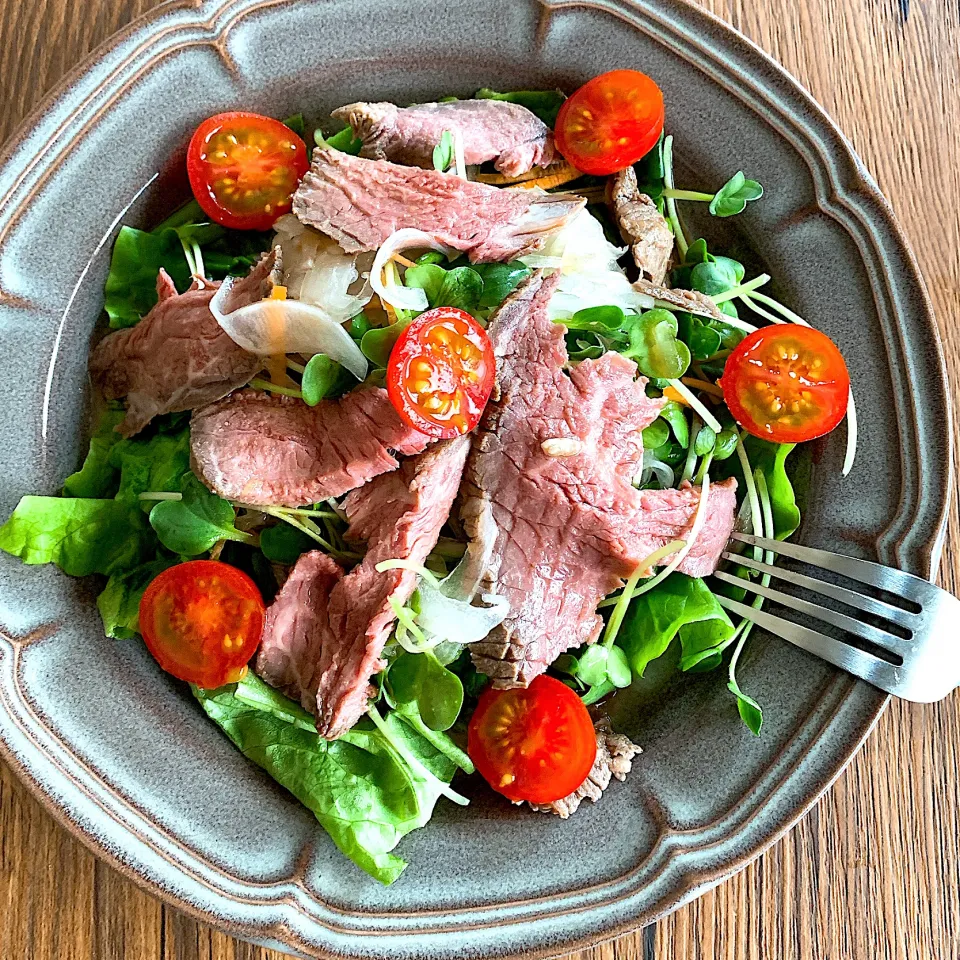 🥗ローストビーフサラダ🥗|ユッキーさん