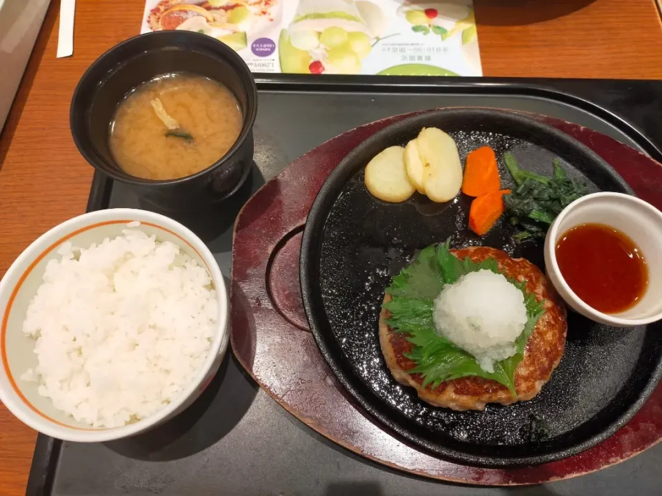 Snapdishの料理写真:デニーズで昼ご飯　和風ハンバーグ|フージさん