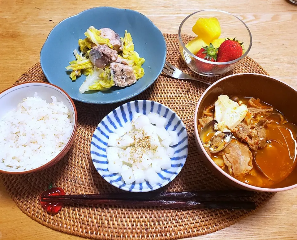 スンドゥブ、サバ缶のキャベツ蒸し|halさん