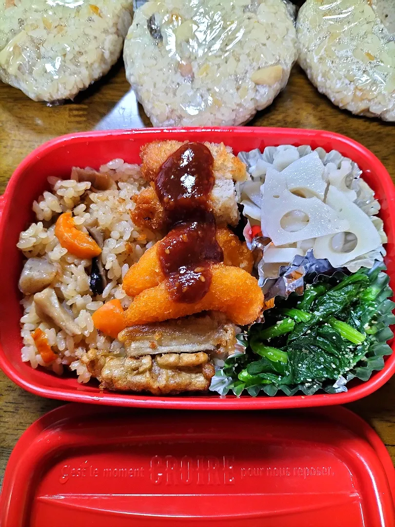 Snapdishの料理写真:私弁当🍱
　炊き込みご飯
　　蓮根は天ぷら屋さんにでてきた漬物が美味しくてまねて作ってみました😆
　シャキシャキ😄|miimiさん