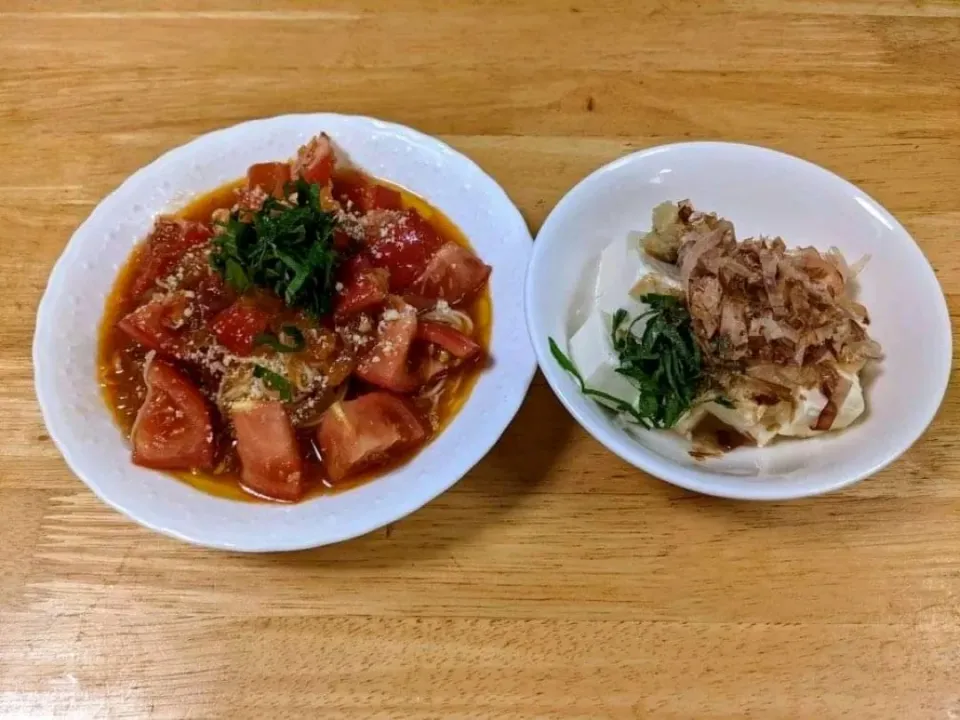 Snapdishの料理写真:フレッシュトマトたっぷり自作トマトソースの冷製パスタ風素麺です。|トヨシと申します。さん