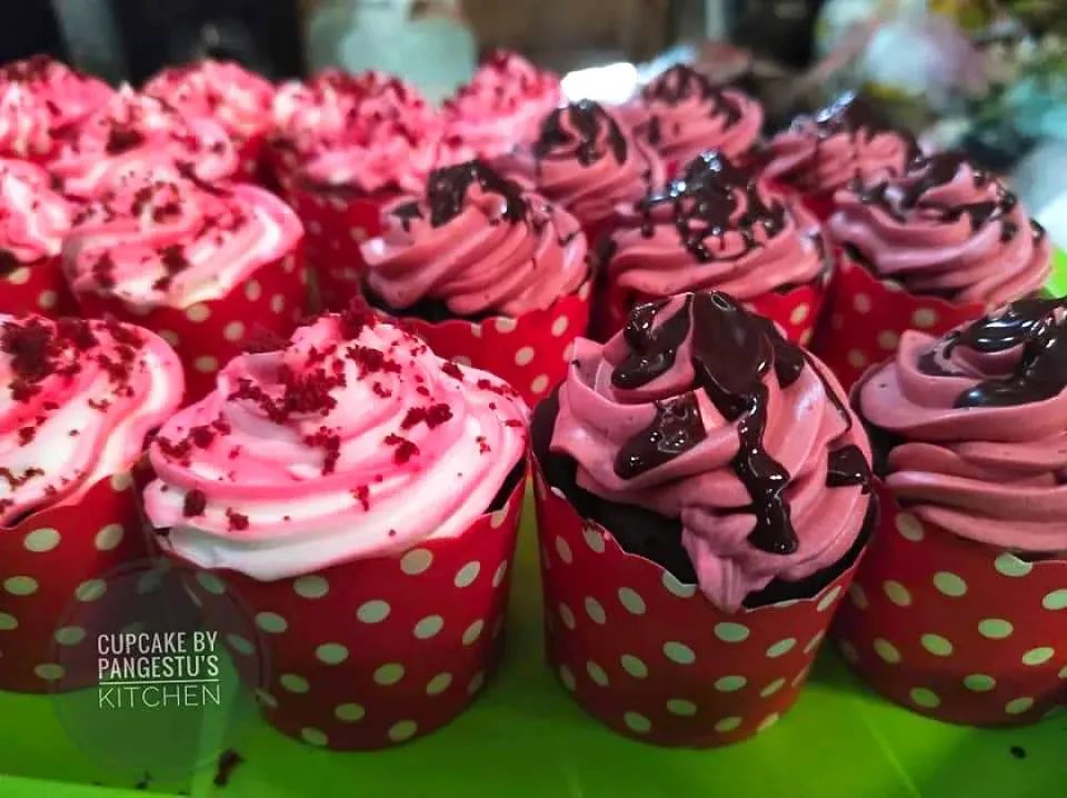 Redvelvet and chocolate Cupcakes 🧁🧁|Dwi Siti Arifahさん