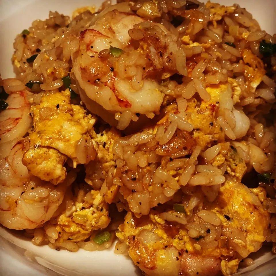 Lunch ! Lunch ! 
Stir Rice with Prawns 🍤 Oysters 🦪 Chives & Egg 🥚 
#rice #strifriedrice 
#lunch #homecooking 
#chefemanuel|Emanuel Hayashiさん