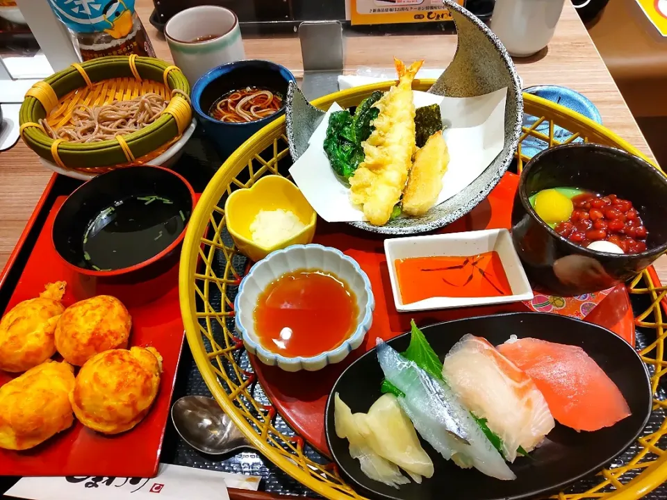 あじさい御膳
明石焼き
ざるそば
にぎり寿司
天ぷら
抹茶プリン|たつかばさん