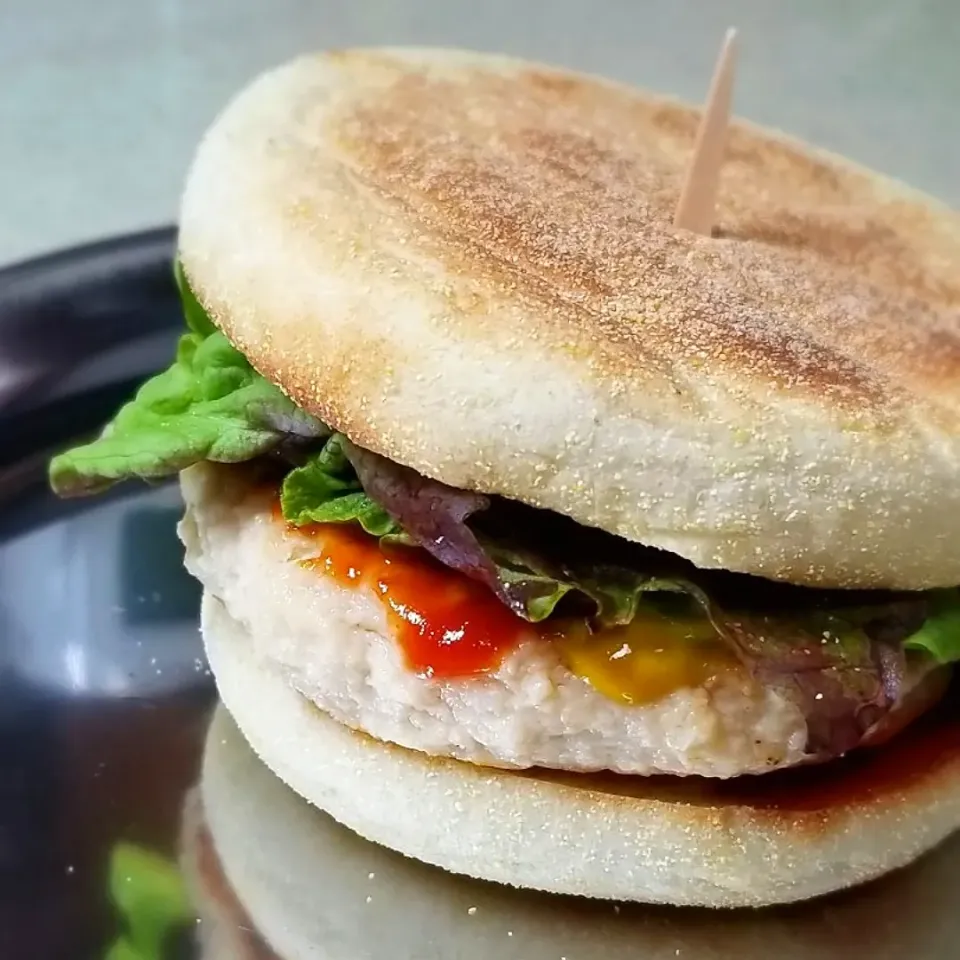 鶏ひき肉と豆腐のハンバーガー🍔|ぱんだのままんさん