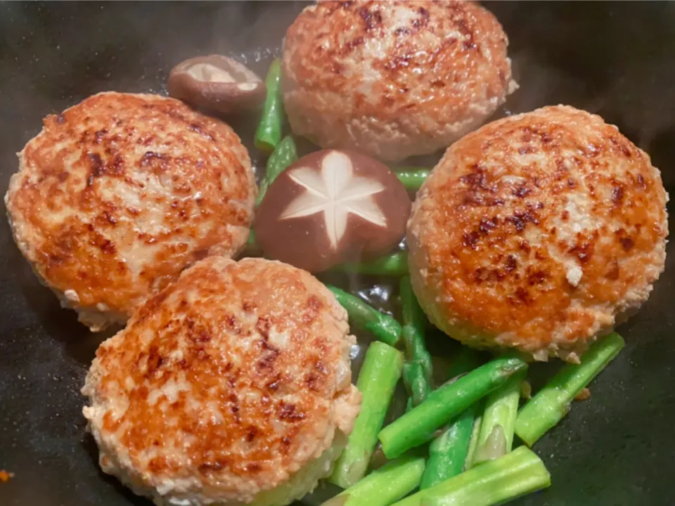 胸肉と豆腐の大きなつくね|はる꒰(๑´•.̫ • `๑)꒱さん