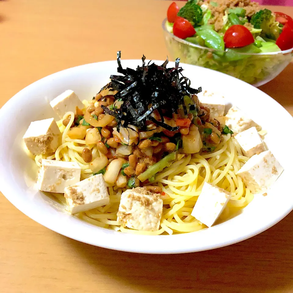 #vegan 
納豆キムチスパゲッティ
豆腐の糠漬けのせ|makiko_aさん