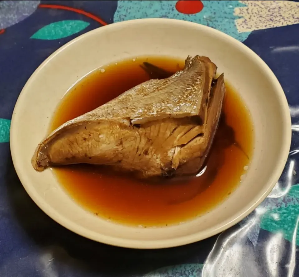 Snapdishの料理写真:天然ぶりの煮付け|ナナさん