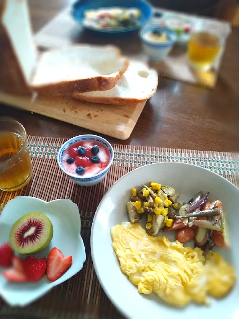 朝ごはん🌄！|まめころさん